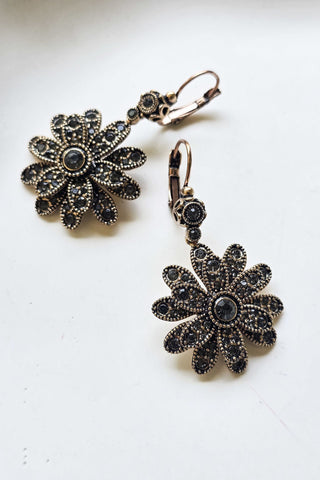 Elmas Bronz Çiçek Küpe